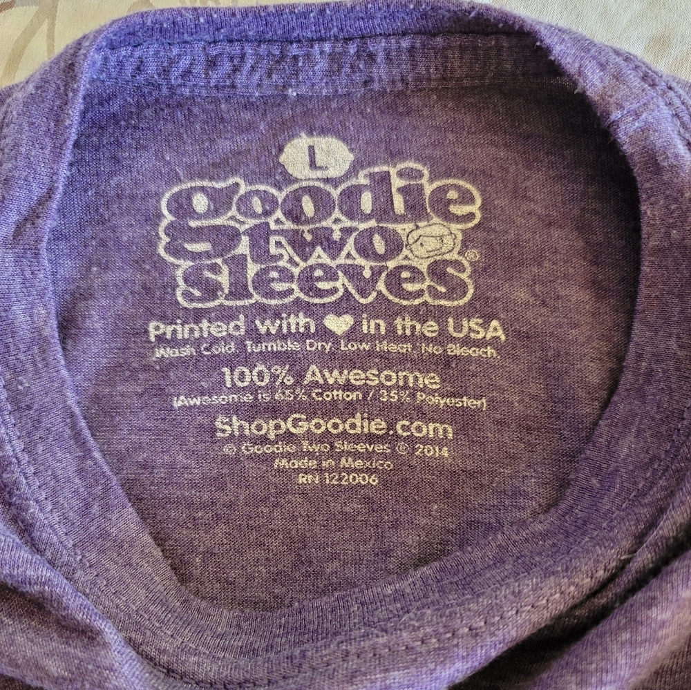 Women's graphic T-shirt with rhino in purple size M - Picture 3 of 3